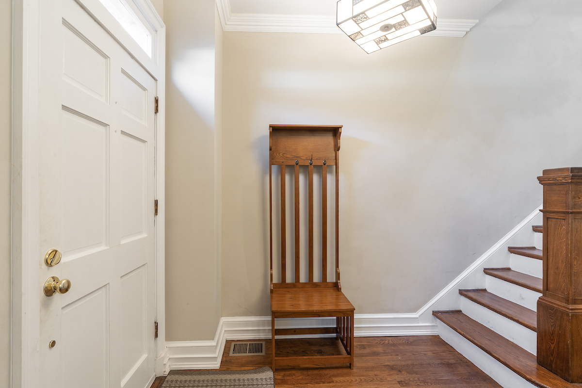 Upscale & Modern Woodley Park Home w Parking - Photo 2