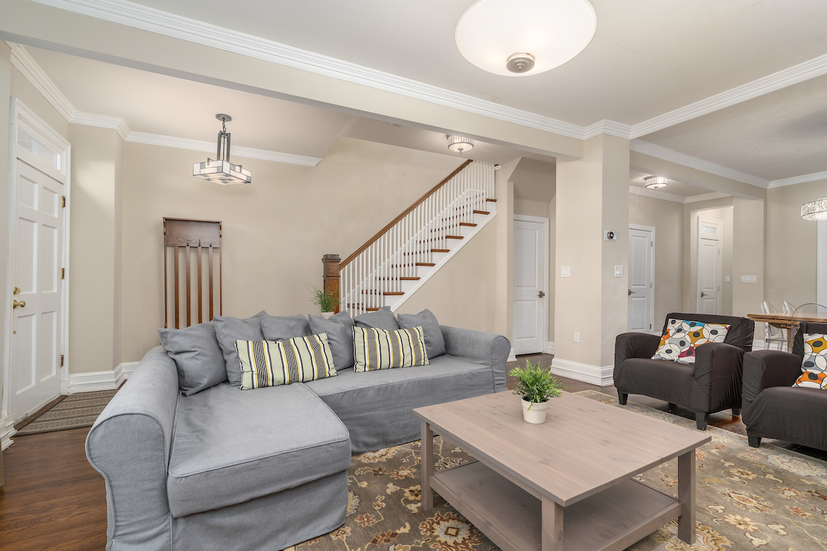 Upscale & Modern Woodley Park Home w Parking - Photo 3