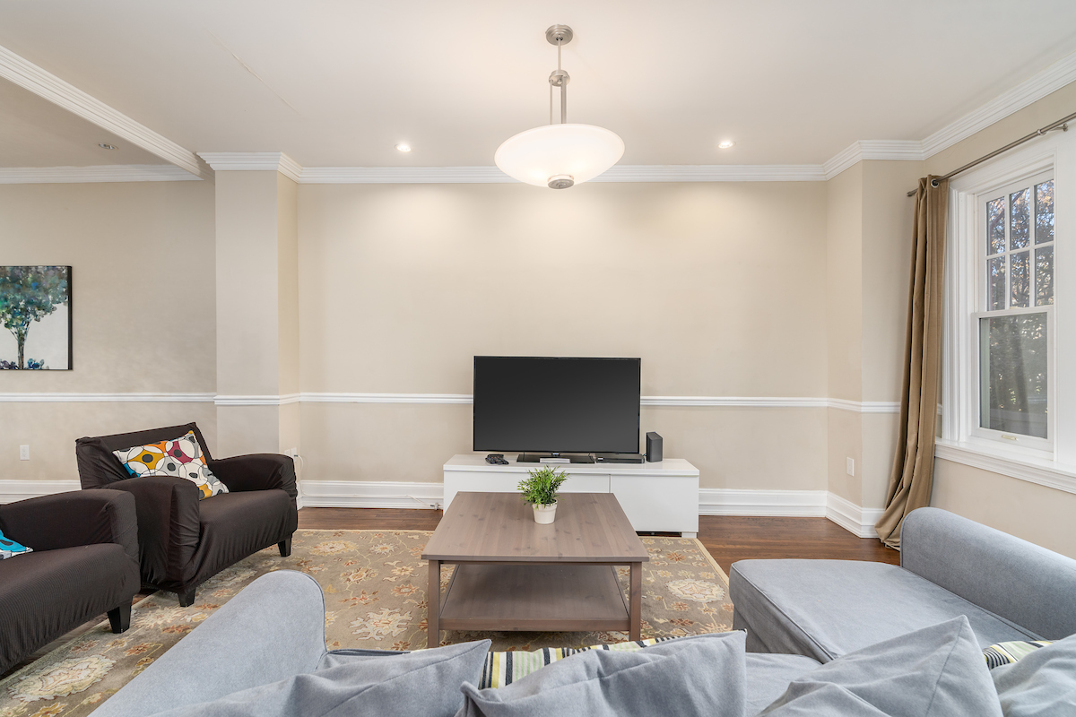 Upscale & Modern Woodley Park Home w Parking - Photo 4