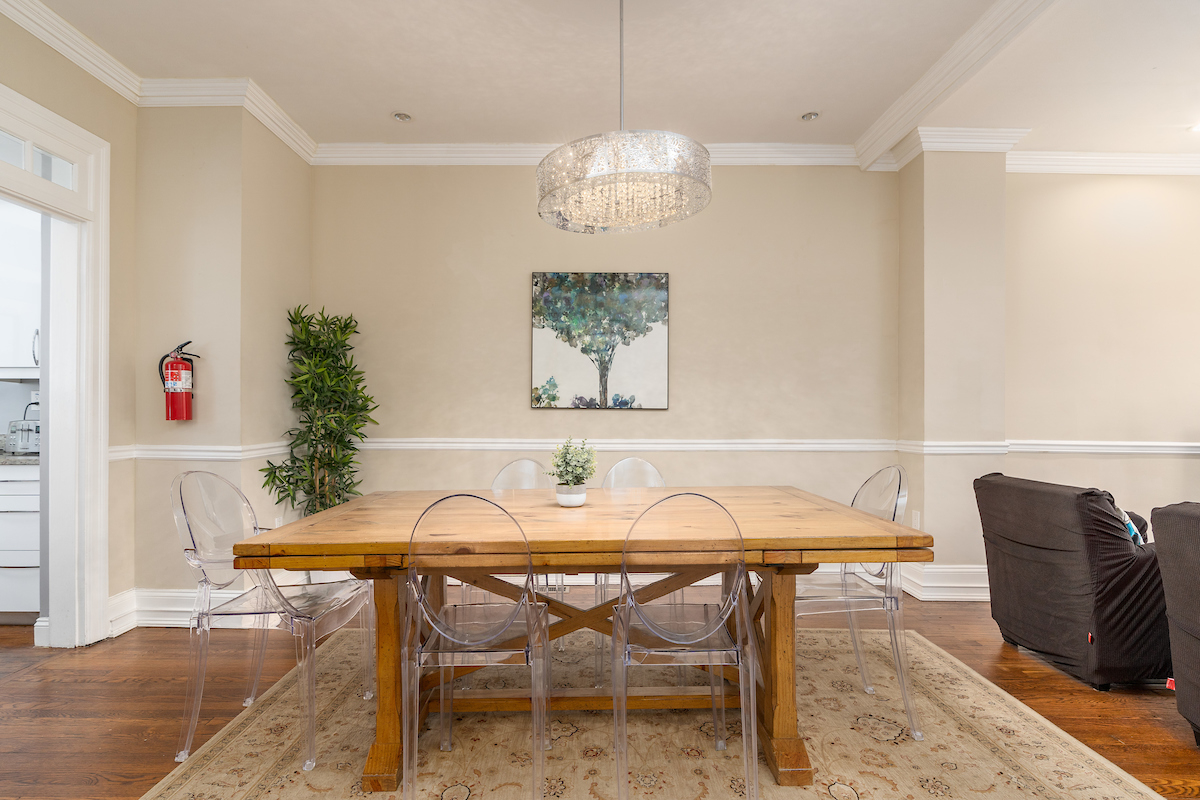 Upscale & Modern Woodley Park Home w Parking - Photo 6
