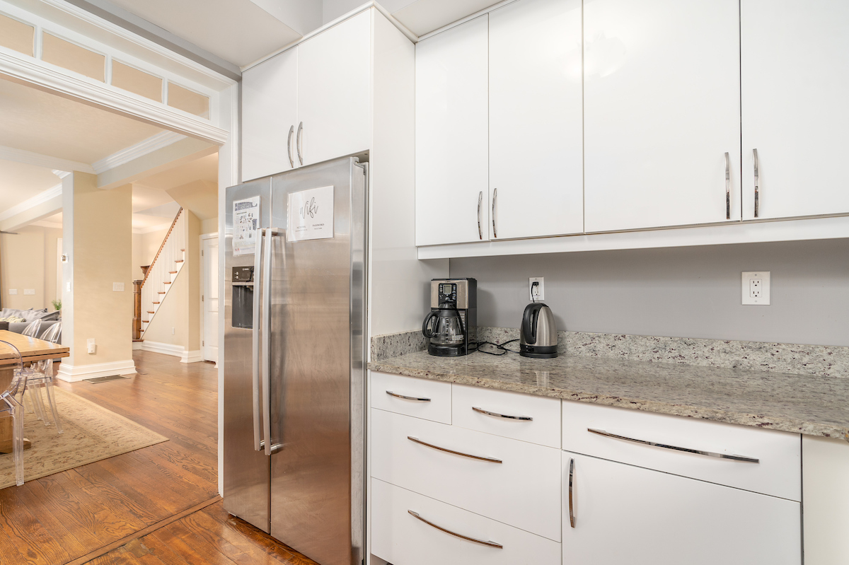Upscale & Modern Woodley Park Home w Parking - Photo 9