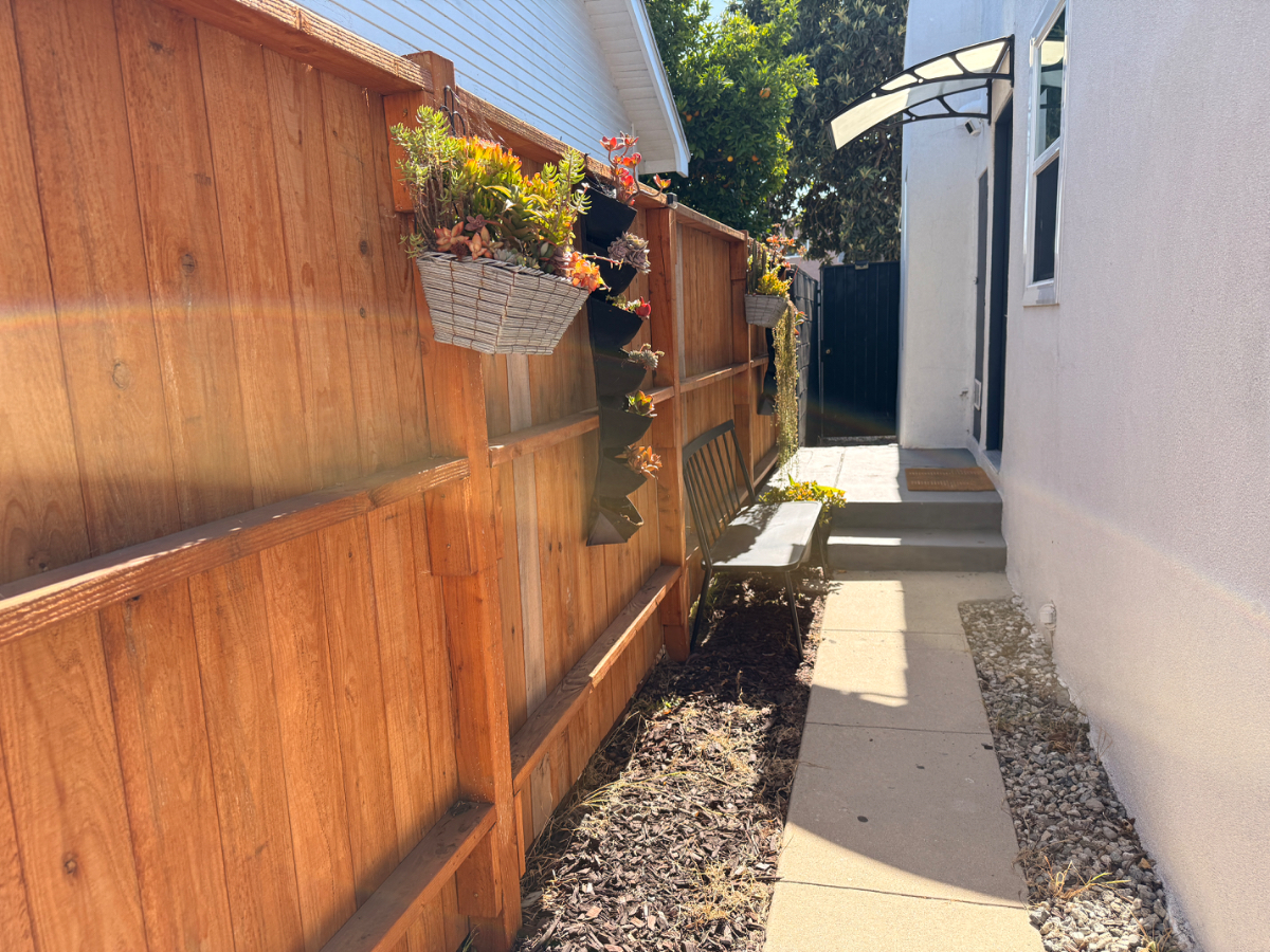 FULLY FURNISHED 1BR | REMODELED | ALL UTILITIES INCLUDED | PARKING INCLUDED | WASHER/DRYER - Photo 3
