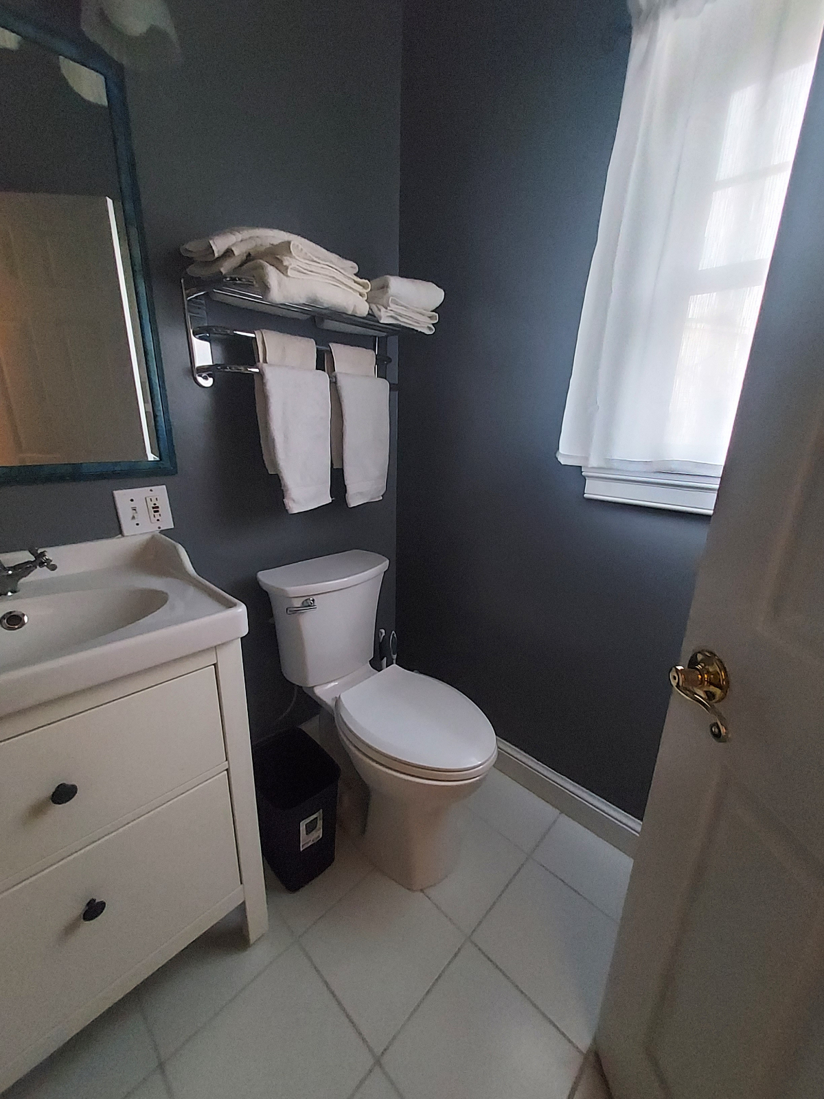 Sunny, spacious, studio apartment in 16th Street Heights (NW DC), parking included - Photo 11