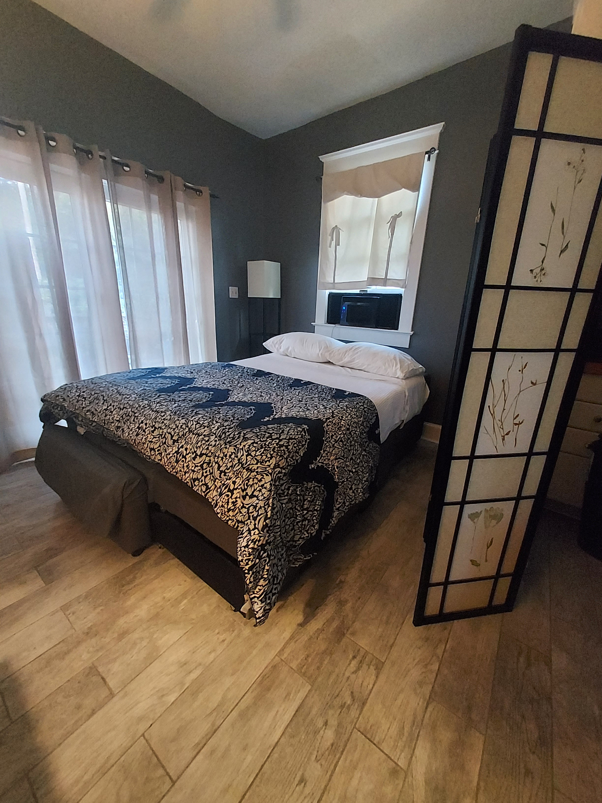 Sunny, spacious, studio apartment in 16th Street Heights (NW DC), parking included - Photo 8