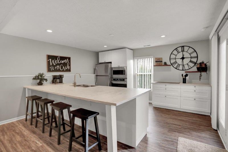 Professional.Quiet.Parking.Walkout Studio Apt.