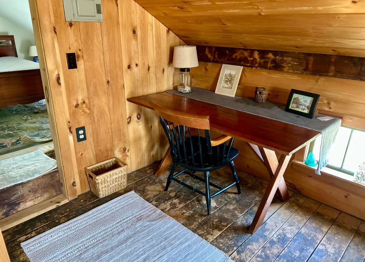 Large Master Bedroom In Farmhouse 20 Min to Rutland - Photo 2
