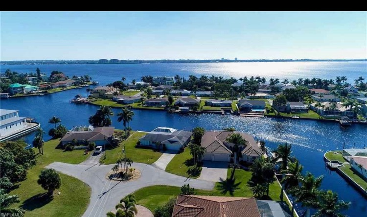 cape coral yacht club houses for sale
