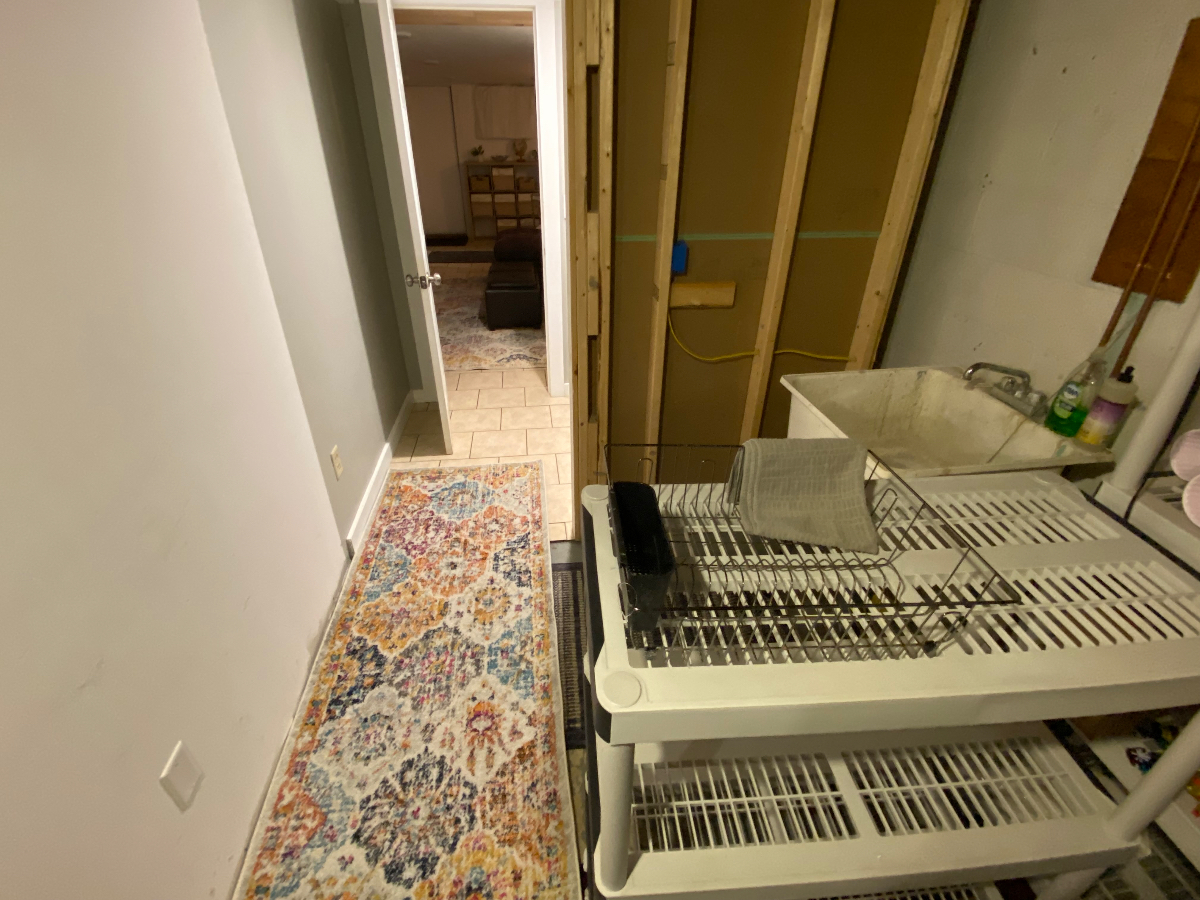 Quiet, Pet  Friendly, Separate Entrance, Private Driveway. - Photo 10