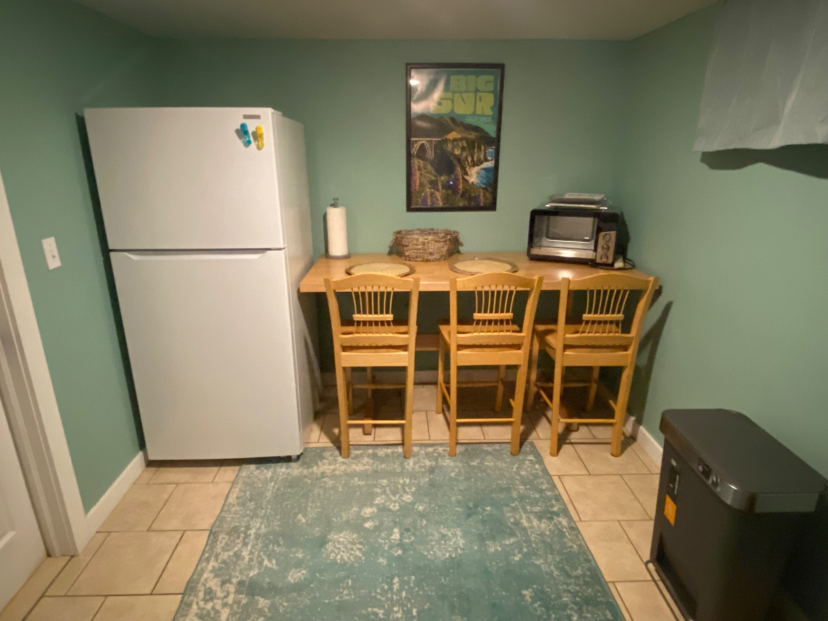 Quiet, Pet  Friendly, Separate Entrance, Private Driveway. - Photo 6