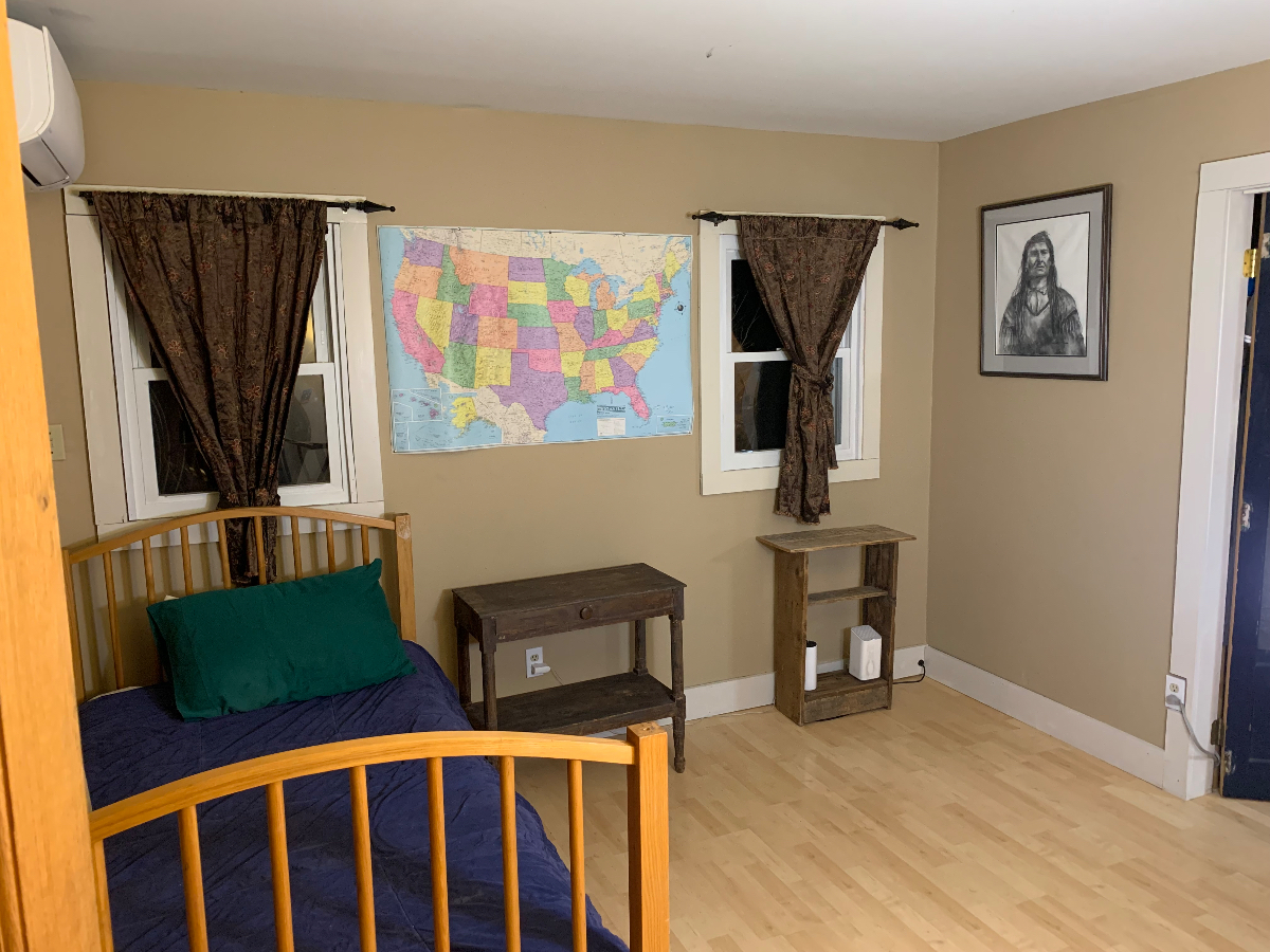Room with private bath or room with a shared bath near Rutland, Castleton, Killington - Photo 1