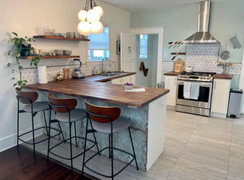 Cute Cozy Bungalow - Excellent Location