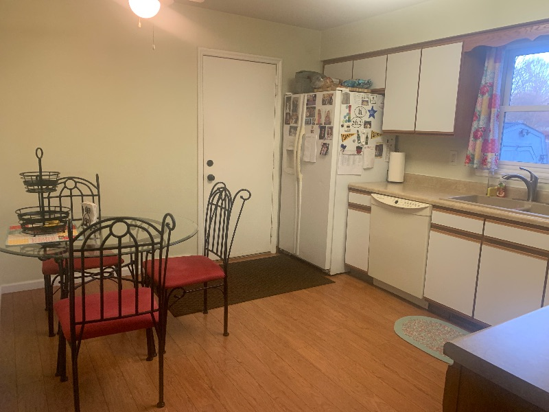 Quiet House Share Conveniently Located - Photo 7