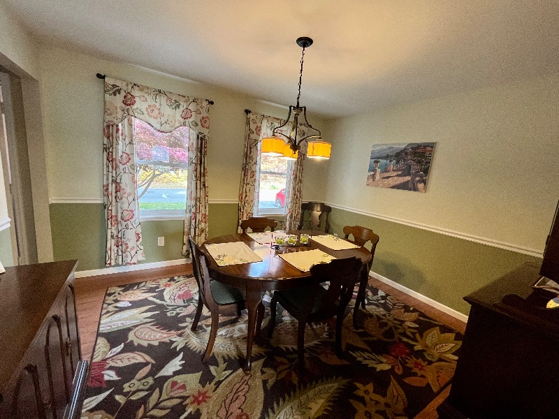 Quiet House Share Conveniently Located - Photo 5