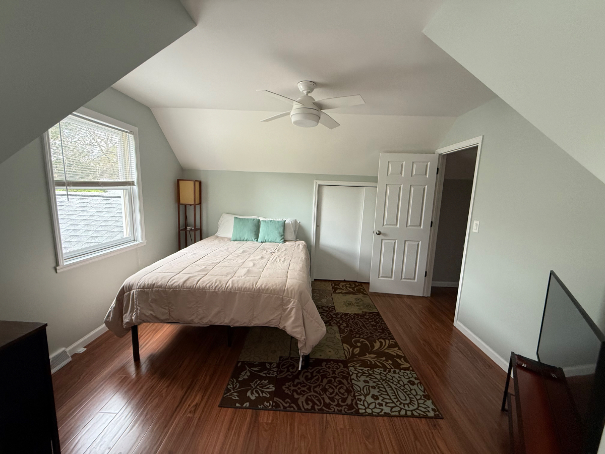 Quiet House Share Conveniently Located - Photo 3