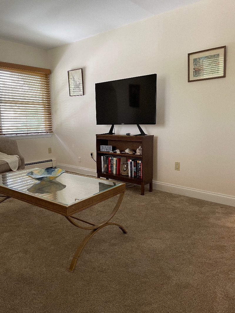 Sunny second floor one bedroom - Photo 5