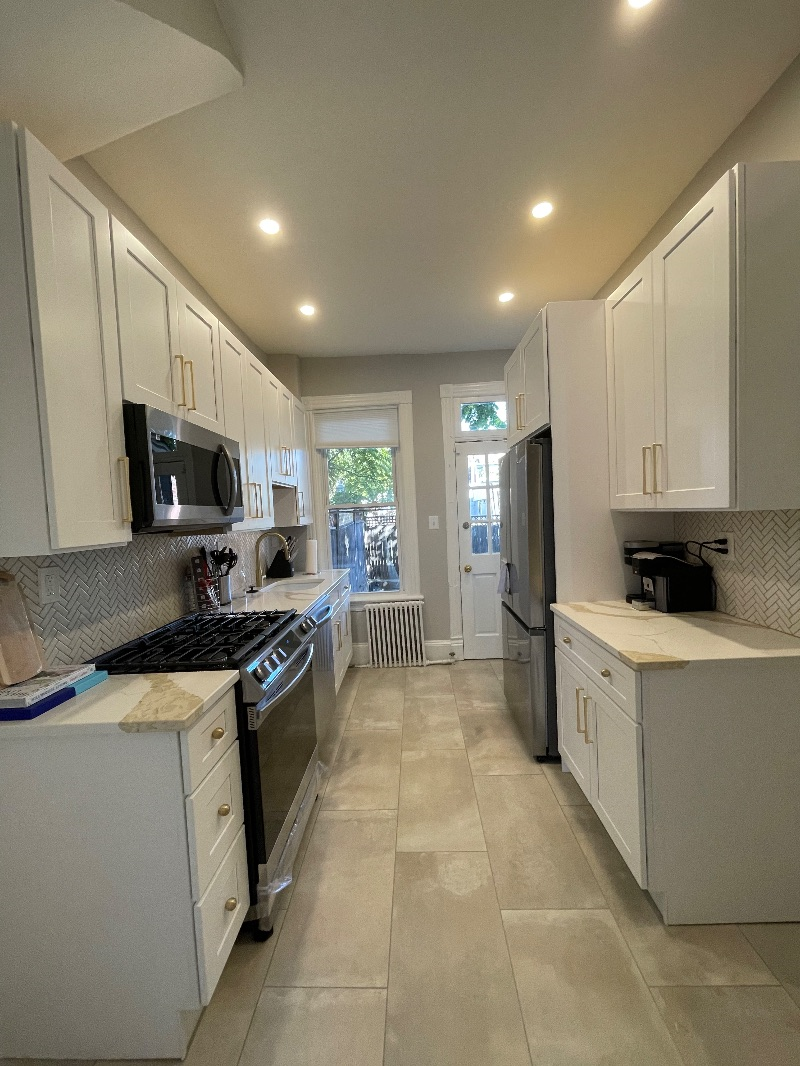 Modern Home on a Quaint Street - Photo 5