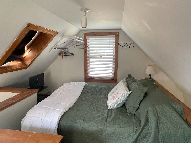 Cute, fully outfitted  easy to clean 'Chalet' - Photo 10