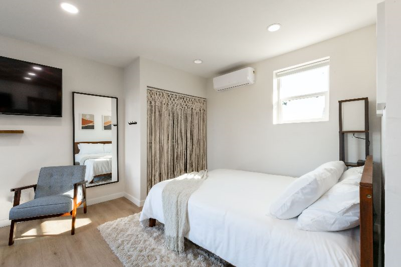Newly Renovated Studio in Central Location - Photo 1