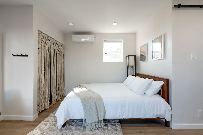 Newly Renovated Studio in Central Location - Photo 3