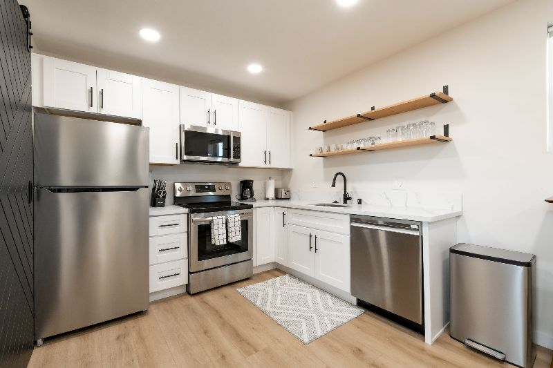 Newly Renovated Studio in Central Location - Photo 6
