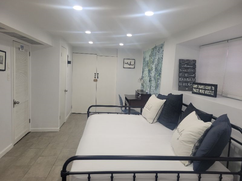 Spacious-Private Bronx Oasis - Photo 2
