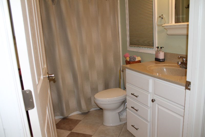 Room in Townhouse - Photo 6