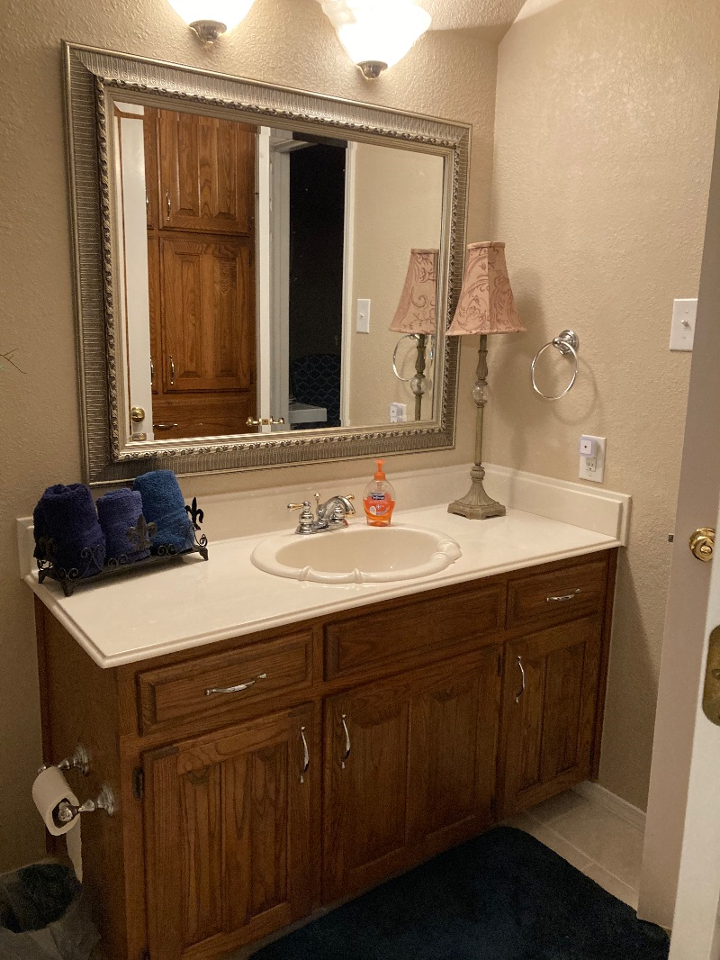 Private Room with attached bath.  microwave   fridge use - Photo 6