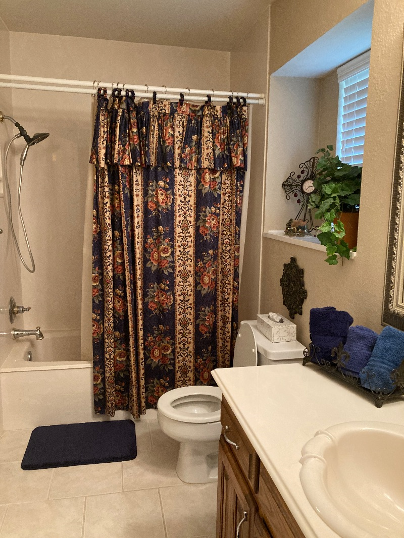 Private Room with attached bath.  microwave   fridge use - Photo 7