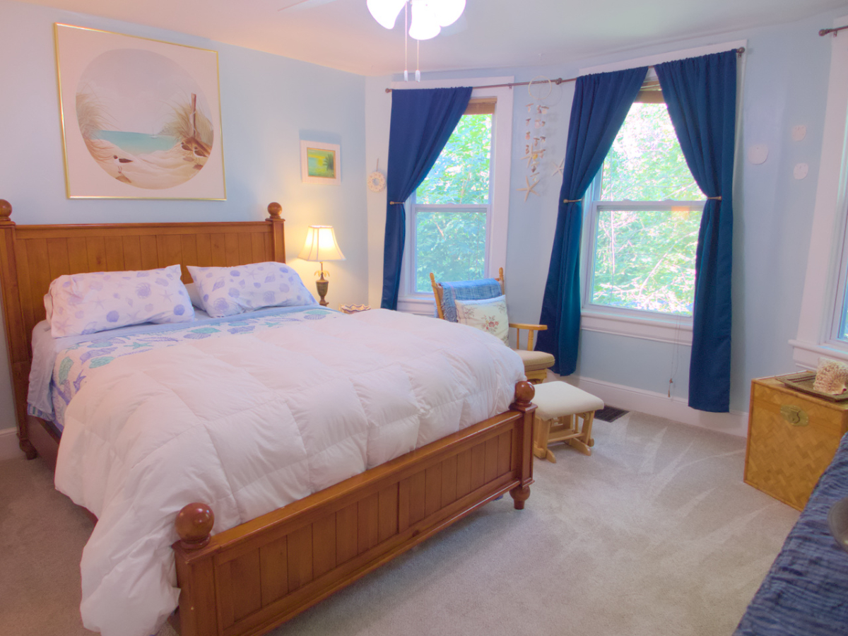 Seascape Room -1831 Oxford Ave - FEMALE ONLY