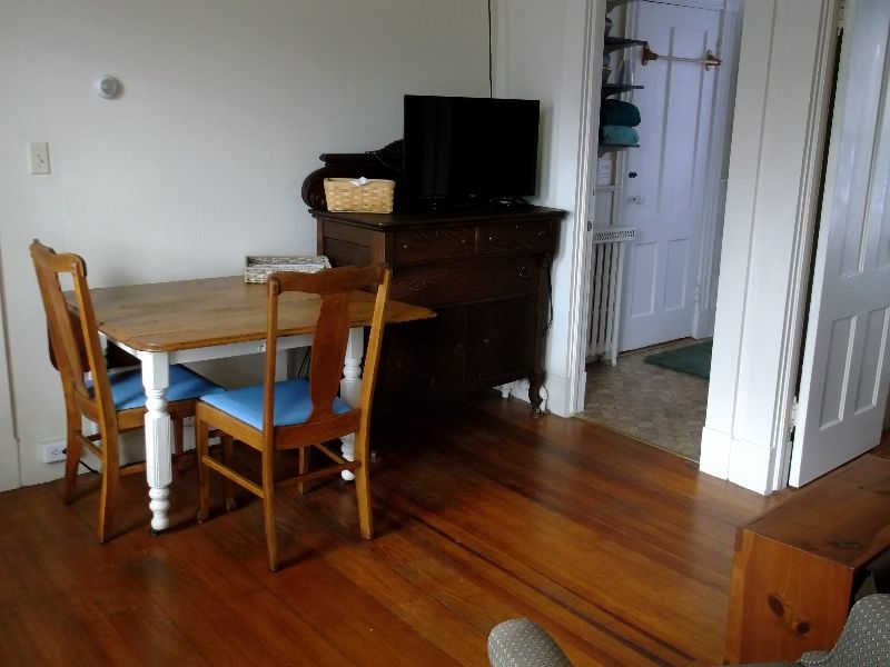 One bedroom apartment   ---Near downtown - Photo 6