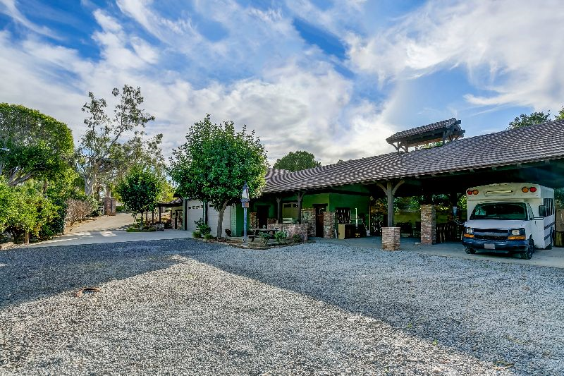 Craftsman Cottage in the Middle of an Orchard - Photo 3