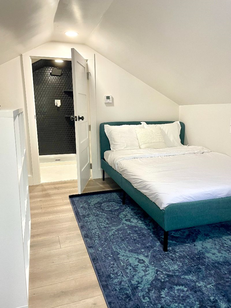 Fully Furnished Private Upstairs Unit with Balcony