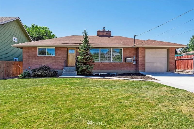 1405 Springwater Ave Wenatchee, WA 98801 Furnished Finder