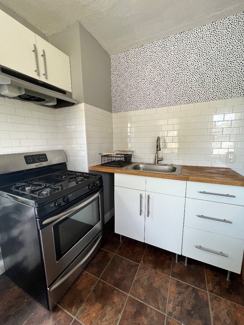 Private 1BR Near Strong Hospital - Apt 1 - Photo 8