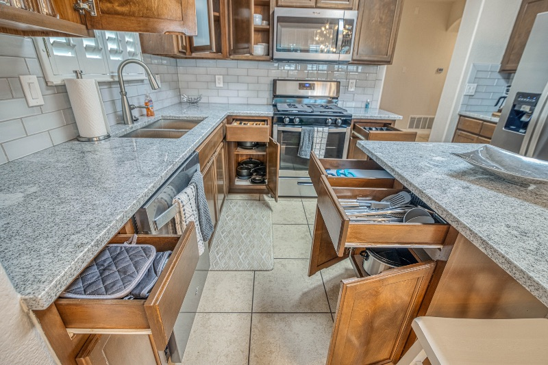 NEW elegant ArtDeco Home designed with you in mind - Photo 4