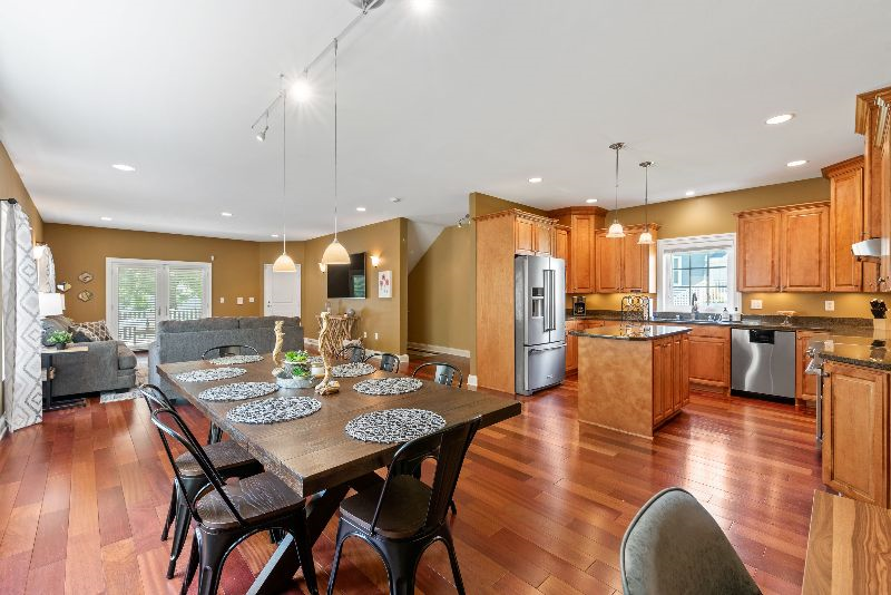 3 bed, 3 bath, 2 level condo with balcony
