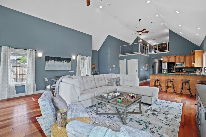 2 bed, 2 bath, Loft & balcony, top floor unit