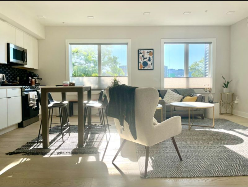 Centrally located Apartment with plenty sunlight - Photo 4