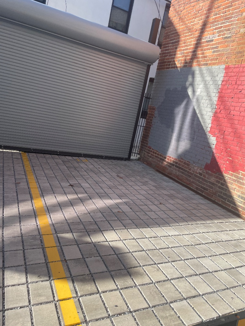 Centrally located Apartment with plenty sunlight - Photo 12