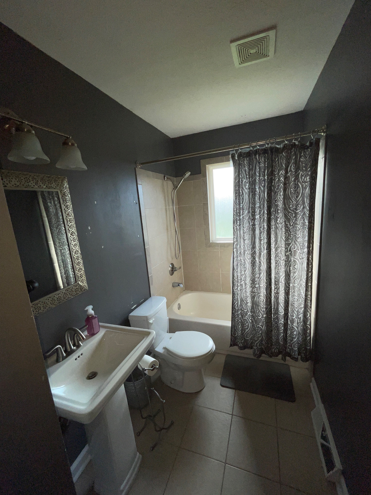 Quiet Home on cul-de-sac Near Hospitals - Photo 7