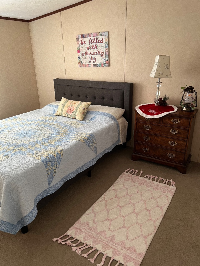 Fully Furnished Home, 5 minutes from Greenbrier Valley Medical Center, All Utilities plus Internet,  - Photo 10