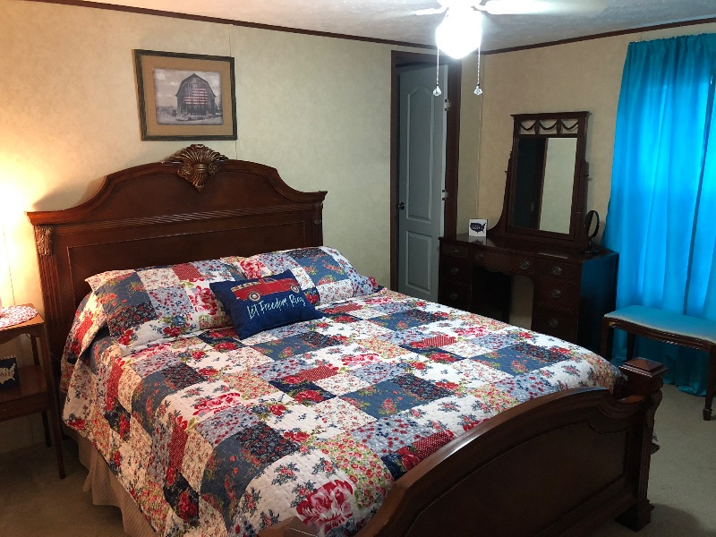 Fully Furnished Home, 5 minutes from Greenbrier Valley Medical Center, All Utilities plus Internet,  - Photo 11