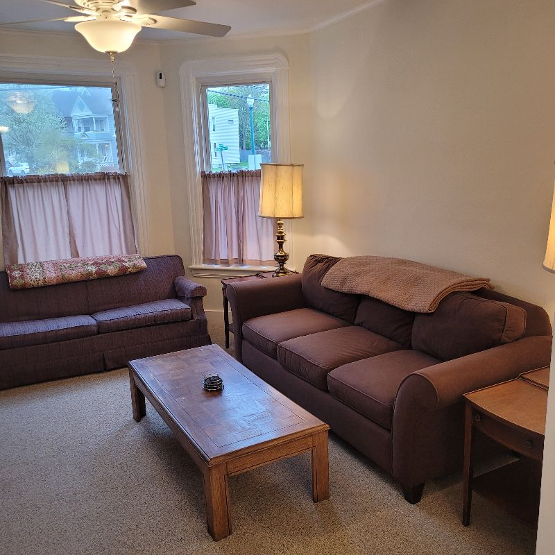 Clean, comfortable updated flat near hospitals and colleges - Photo 3