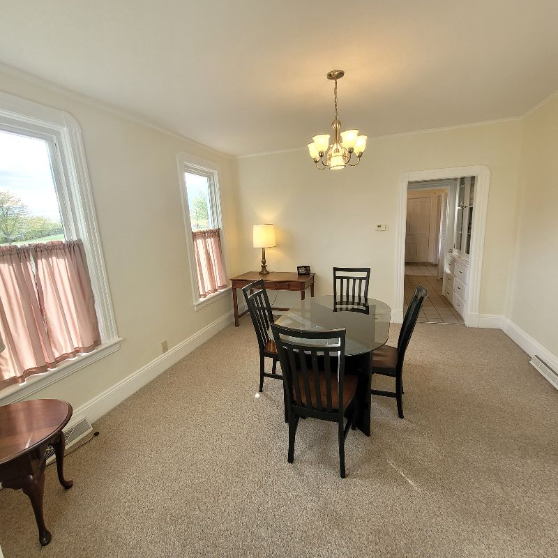 Clean, comfortable updated flat near hospitals and colleges - Photo 2