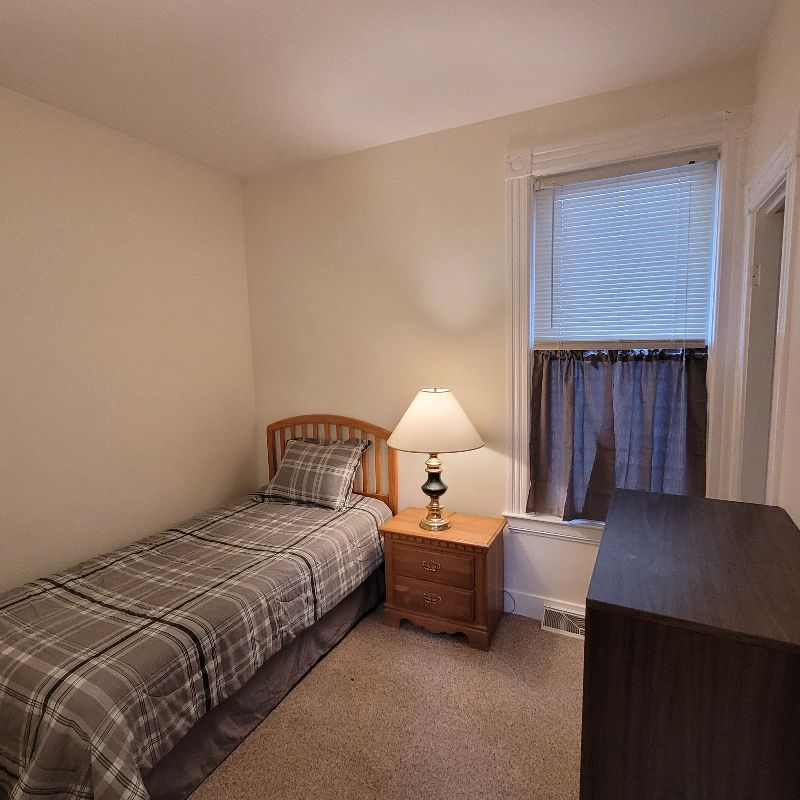 Clean, comfortable updated flat near hospitals and colleges - Photo 5