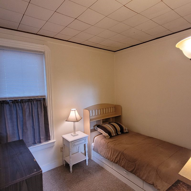 Clean, comfortable updated flat near hospitals and colleges - Photo 7