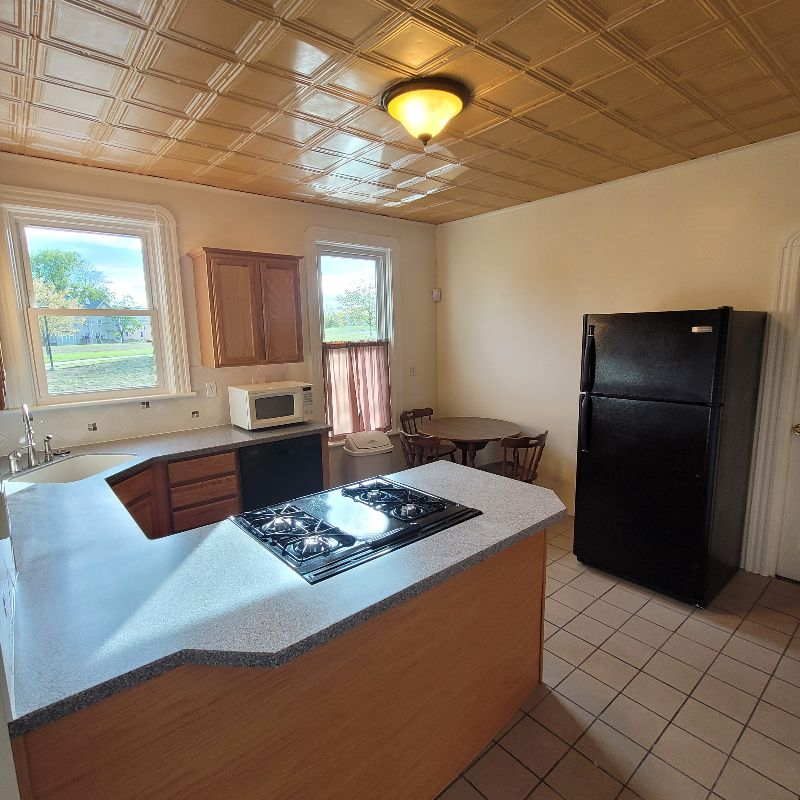 Clean, comfortable updated flat near hospitals and colleges - Photo 9