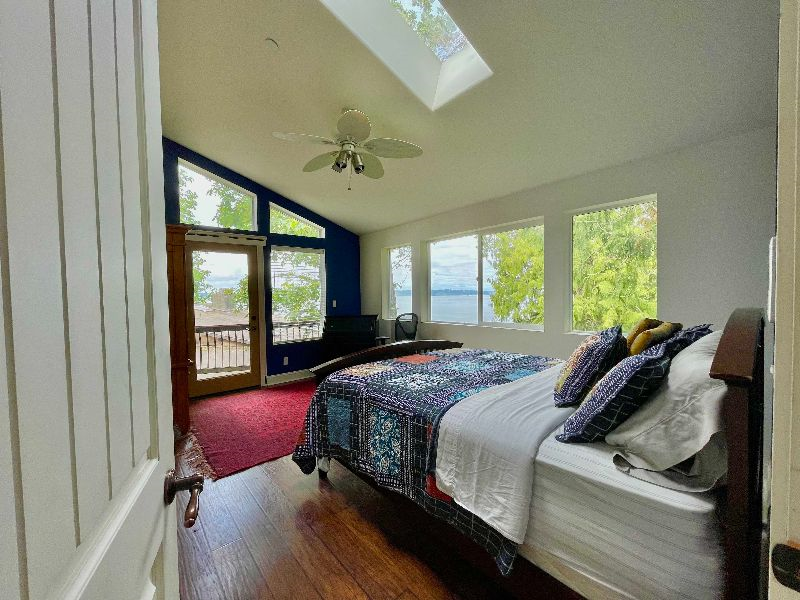 Spectacular Salish Sea View Private Room in Burien - Photo 4