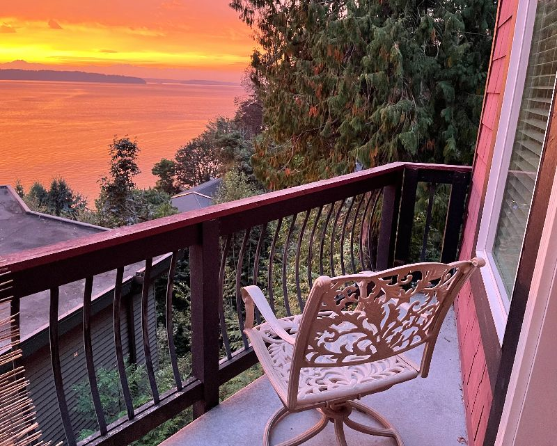 Spectacular Salish Sea View Private Room in Burien - Photo 5