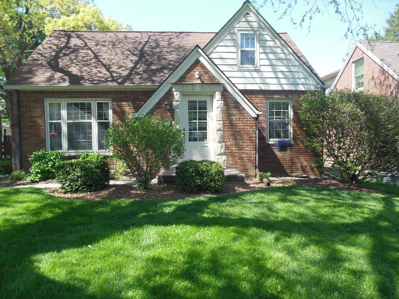 Entire 2nd Floor in Beaverdale Home